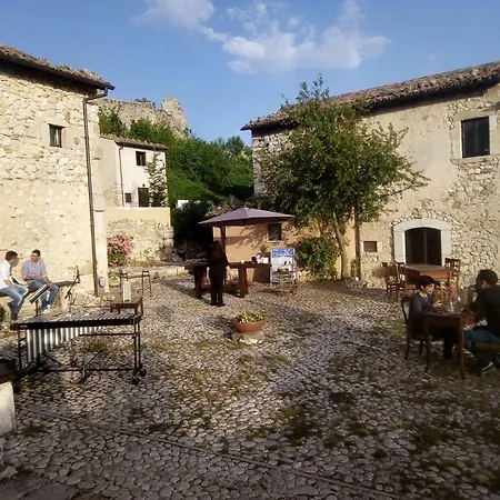 Lalchimista Del Borgo Massa d'Albe