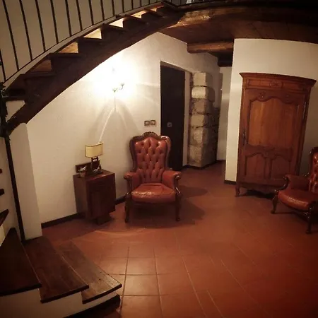 Lalchimista Del Borgo Massa d'Albe